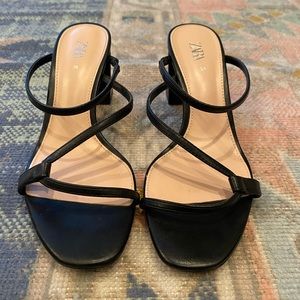Zara Block Heel in Black Size 6
